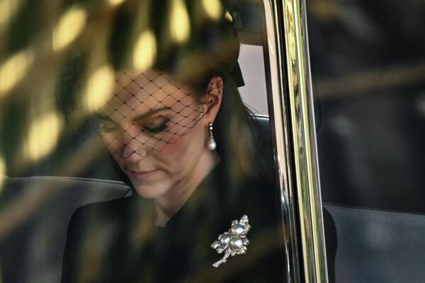 کاترین بریتانیایی، شاهزاده ولز، پشت تابوت ملکه الیزابت دوم - اسپوتنیک افغانستان  