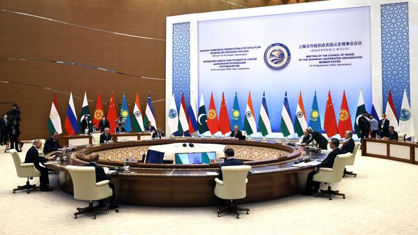 Президент РФ Владимир Путин во время заседания в узком составе глав государств Шанхайской организации сотрудничества в Самарканде - اسپوتنیک افغانستان  