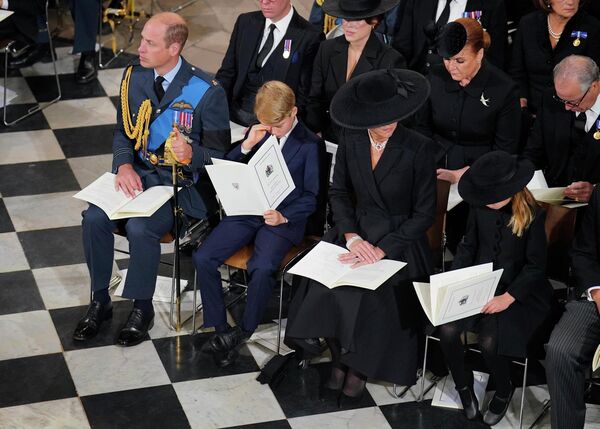 مراسم خاکسپاری ملکه الیزابت دوم - اسپوتنیک افغانستان  