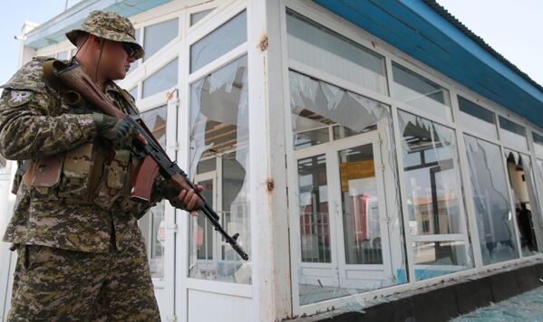 سرباز سرحدی قزغیزستان در سرحد با تاجیکستان - اسپوتنیک افغانستان  