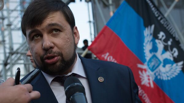 Заместитель председателя Народного Совета ДНР Денис Пушилин дает интервью журналистам в Донецке - اسپوتنیک افغانستان  