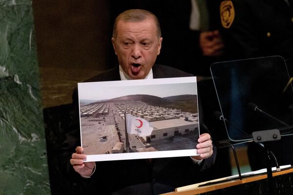 سخنرانی رجب طیب اردوغان، رئیس‌جمهور  ترکیه در هفتاد و هفتمین نشست مجمع عمومی سازمان ملل در مقر سازمان ملل در شهر نیویورک در 20 سپتمبر 2022 - اسپوتنیک افغانستان  