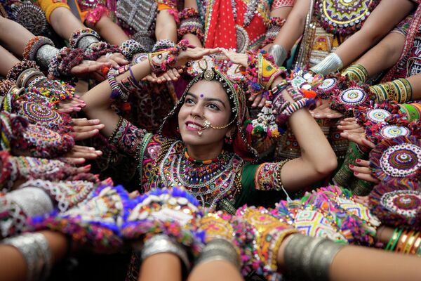  رقص محلی هندی در گوجارات هند. - اسپوتنیک افغانستان  