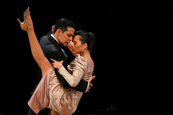 رقصنده های آرژانتینی  در فینال مسابقه  قهرمانی جهانی رقص تانگو. - اسپوتنیک افغانستان  