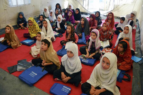 حضور دختران در 24 سپتامبر 2022 در یک مکتب در کندهار - اسپوتنیک افغانستان  