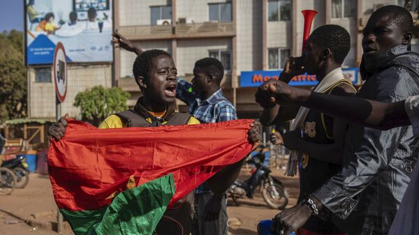 Протестующие на улице столицы Буркина-Фасо   - اسپوتنیک افغانستان  