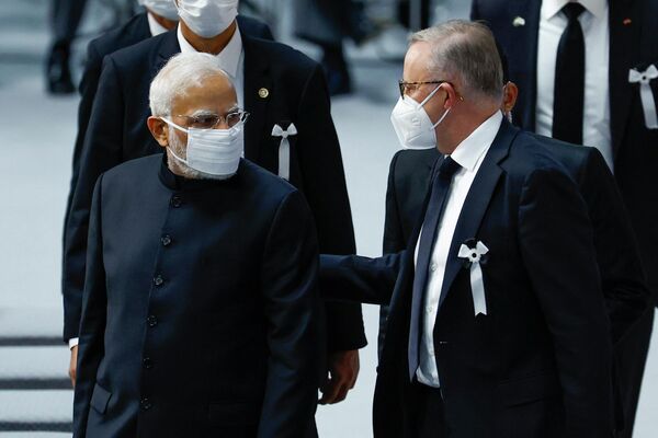 نارندرا مودی، نخست وزیر هند و آنتونی آلبانیز، نخست وزیر استرالیا در مراسم تشییع جنازه شینزو آبه نخست وزیر سابق جاپان حضور دارند. - اسپوتنیک افغانستان  
