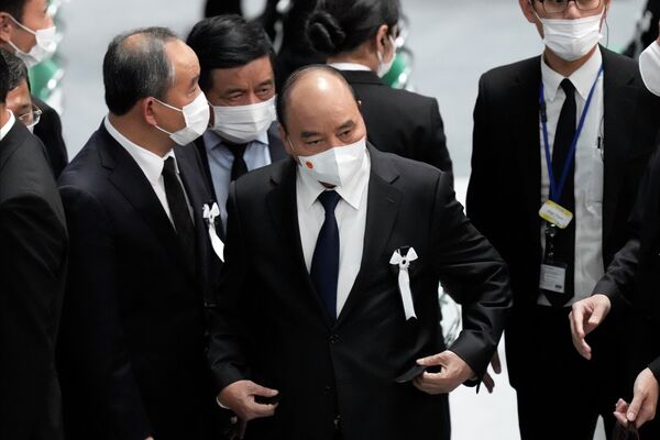 گوین ژوان فوک، رئیس‌جمهور ویتنام در مراسم تشییع جنازه شینزو آبه، نخست‌وزیر فقید جاپان حضور یافت. - اسپوتنیک افغانستان  