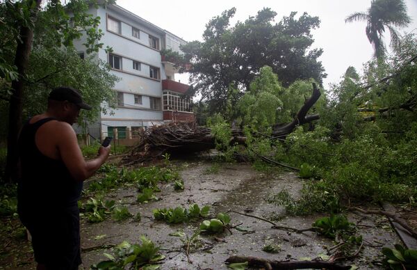 با عبور طوفان رده ۳ ایان از غرب کوبا در صبح روز سه‌شنبه، خساراتی به این منطقه وارد شد و بسیاری از مردم تخلیه شدند. - اسپوتنیک افغانستان  