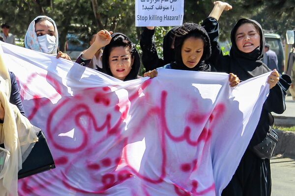 گروهی از زنان معترض پیش از چاشت روز شنبه،9  میزان در غرب کابل به خیابان آمدند. - اسپوتنیک افغانستان  
