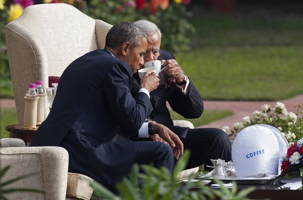  باراک اوباما، رئیس جمهور پشین آمریکا و  نارندرا مودی، نخست وزیر هند  هنگام نوشیدن قهوه/ 25 جنوری 2015 . - اسپوتنیک افغانستان  