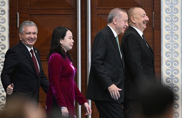 دیدار روسای جمهور ترکیه، اوزبیکستان، آذربایجان و معاون نخست وزیر ویتنام در نشست آستانه.  - اسپوتنیک افغانستان  