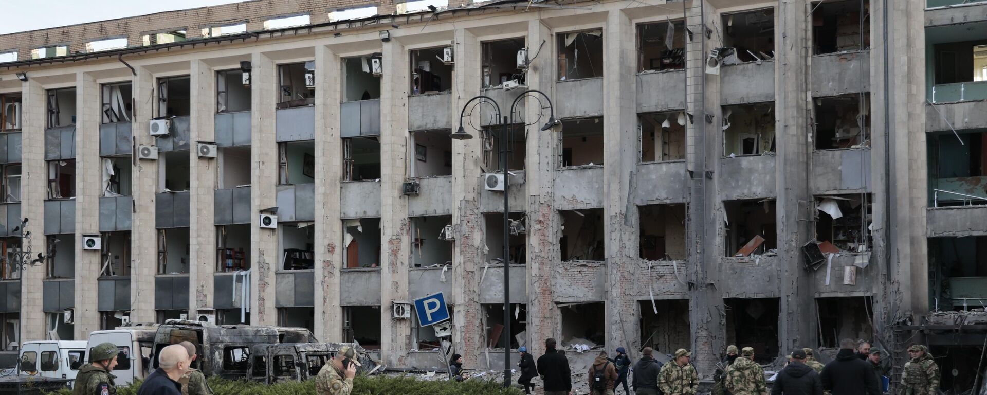 Здание городской администрации в центре Донецка, поврежденное в результате обстрела со стороны ВСУ - اسپوتنیک افغانستان  , 1920, 05.05.2023