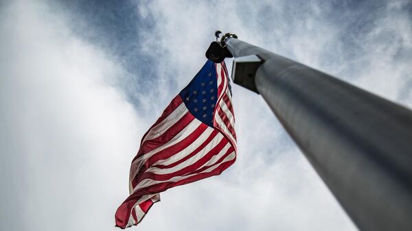 Американский флаг на фоне неба - اسپوتنیک افغانستان  