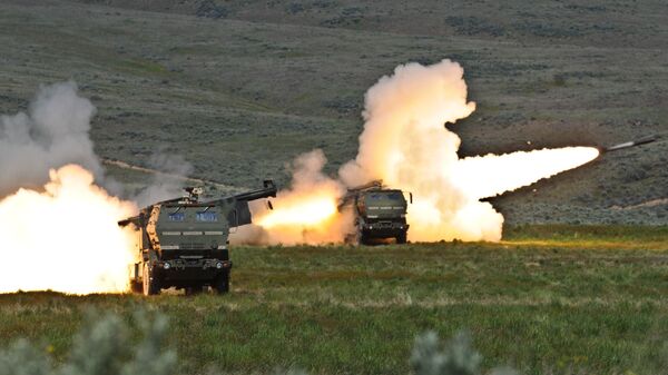 Американский ракетно-артиллерийские системы высокой мобильности HIMARS - اسپوتنیک افغانستان  