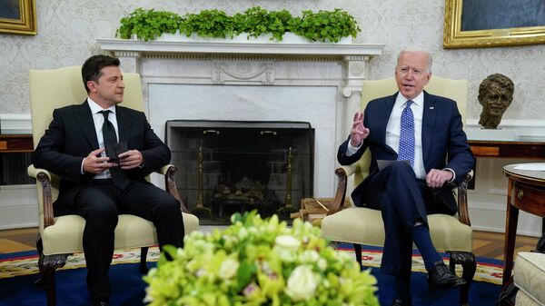 Владимир Зеленский и Джо Байден в кабинете Белого дома в Вашингтоне - اسپوتنیک افغانستان  