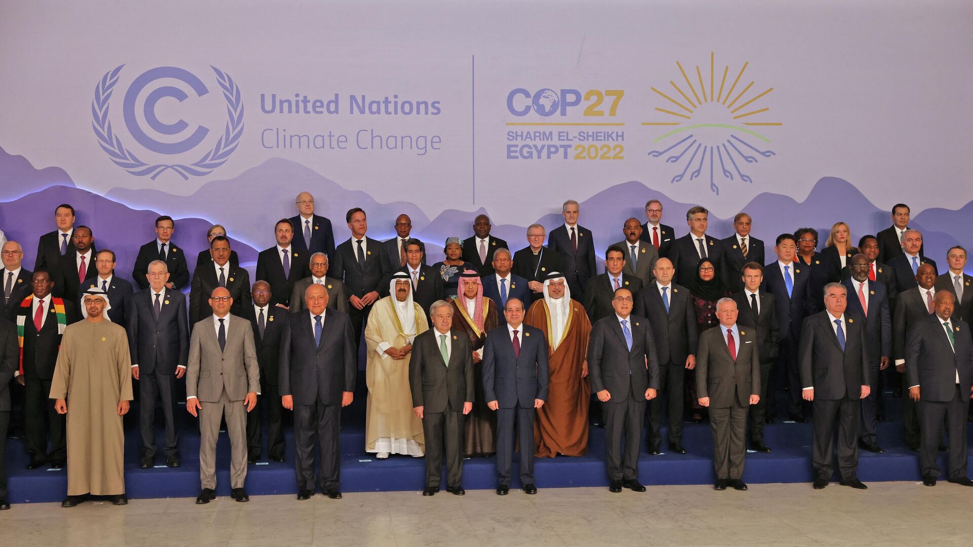Мировые лидеры на групповом снимке саммита ООН по климату COP27 в Шарм-эль-Шейхе, Египет - اسپوتنیک افغانستان  , 1920, 21.11.2022