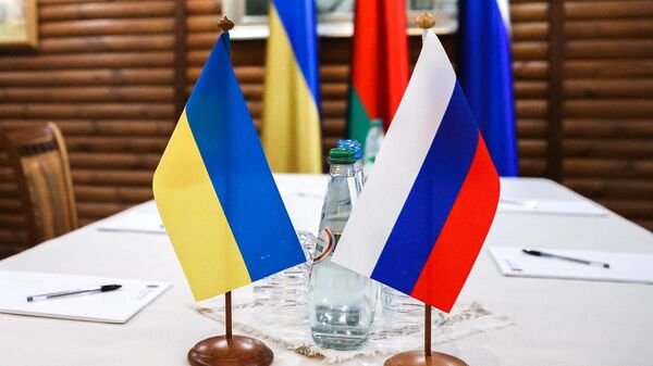 Флажки на столе, за которым пройдут российско-украинские переговоры - اسپوتنیک افغانستان  