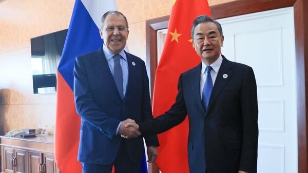 Министр иностранных дел РФ Сергей Лавров и министр иностранных дел Китая Ван И в Камбодже - اسپوتنیک افغانستان  