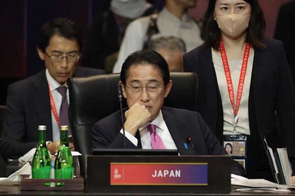 نخست وزیر ژاپن فومیو کیشیدا در نشستی در نشست سران G20 در نوسا دعا، بالی، اندونزی، چهارشنبه، 16 نوامبر 2022 شرکت می کند. - اسپوتنیک افغانستان  