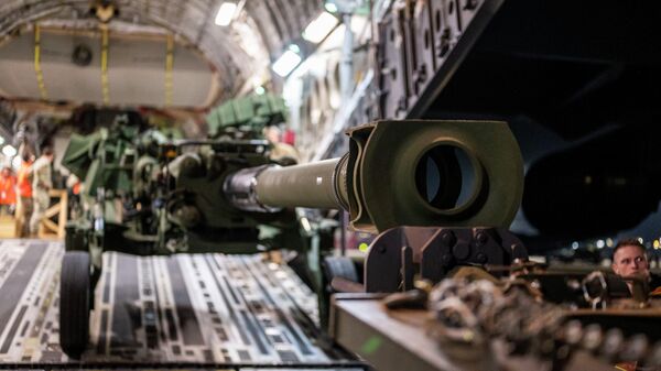 Выгрузка гаубиц M777 для ВСУ из самолета C-17 Globemaster III ВВС США - اسپوتنیک افغانستان  