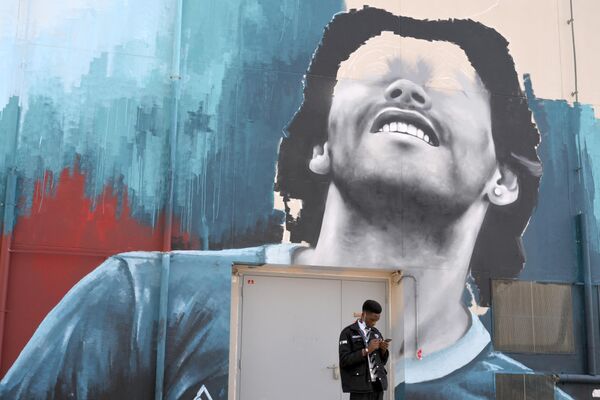 نقاشی به افتخار مارادونا، فوتبالیست افسانه ای برای جام جهانی فوتبال 2022 در دوحه - اسپوتنیک افغانستان  