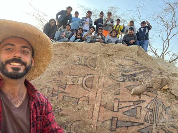 سام قوامی باستان شناس سوئیسی از دانشگاه فریبورگ به همراه گروهی از دانشجویان پرویی دیواری 30 متری با نقاشی دیواری از Huac Pintada را کشف کردند که نقاشی های اسطوره ای را در نزدیکی شهر چیکلایو در پرو نشان می دهد. - اسپوتنیک افغانستان  