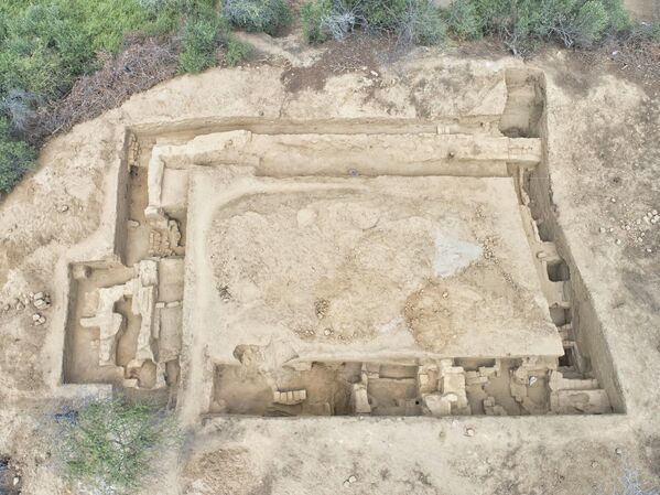 نمایی از بالا از سایت باستانی هواکا پینتادا که دیوارهای آن منقش است و  30 متر امتداد دارد. - اسپوتنیک افغانستان  