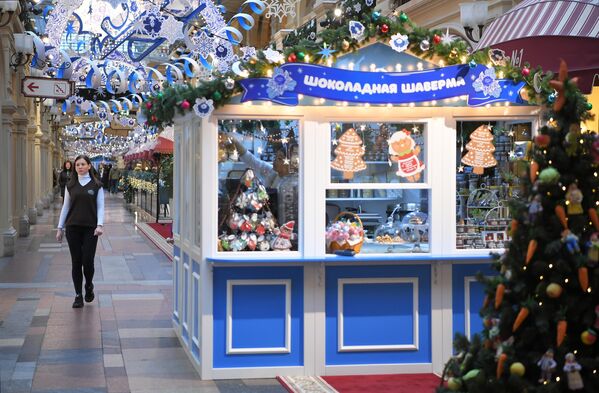 آمادگی ها برای سال نو با دکور جدید در فروشگاه عمومی دولتی  - اسپوتنیک افغانستان  