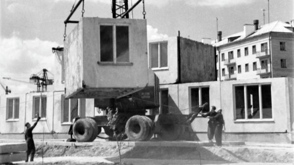 Монтаж блоков жилого дома, 1959 год - اسپوتنیک افغانستان  