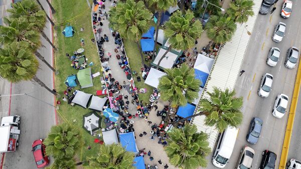 Вид с воздуха на импровизированный лагерь украинцев, ищущих убежища в США, Мексика - اسپوتنیک افغانستان  