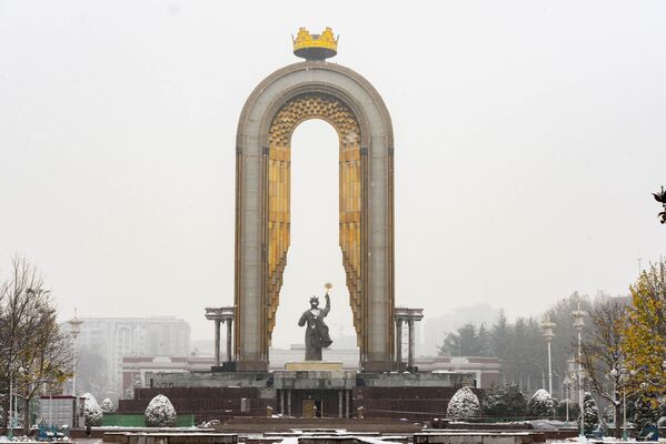 برپایه پیش بینی ها بارش برف در پایتخت تاجیکستان ادامه دارد. - اسپوتنیک افغانستان  
