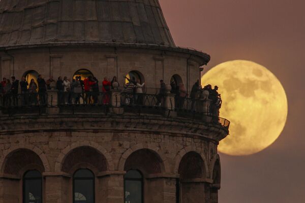 ماه کامل در استانبول ترکیه طلوع می کند. - اسپوتنیک افغانستان  