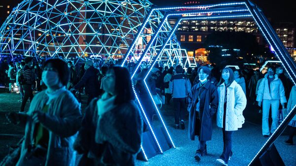 Посетители на выставке иллюминации в Йокогаме - اسپوتنیک افغانستان  
