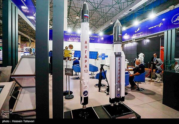 در این تصویر شعبه روسیه را مشاهده می کنید که نمونه ای از موشک فضایی آنگاره 1.2 نیز در مشاهده می شود. - اسپوتنیک افغانستان  