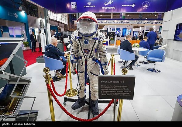 لباس و تجهیزات لازم برای فضانوردان در یازدهمین نمایشگاه هوافضا به نمایش گذاشته شد. - اسپوتنیک افغانستان  