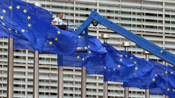Флаги ЕС у здания штаб-квартиры организации в Брюсселе - اسپوتنیک افغانستان  