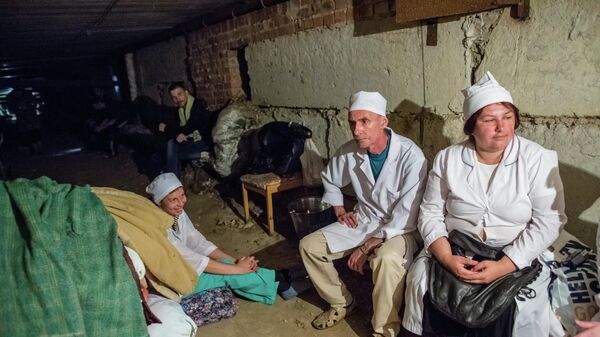 Врачи больницы в поселке Семеновка укрываются от артобстрела в подвале - اسپوتنیک افغانستان  