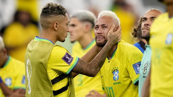 Brazil's Neymar cries at the end of the World Cup quarterfinal between Croatia and Brazil. - اسپوتنیک افغانستان  