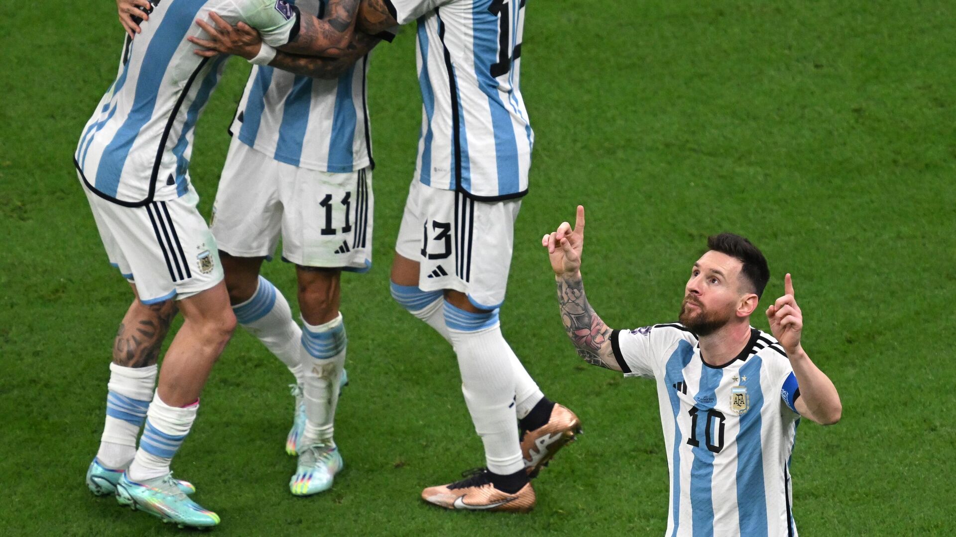 Игрок сборной Аргентины радуются забитому мячу в финальном матче чемпионата мира по футболу между сборными Аргентины и Франции - اسپوتنیک افغانستان  , 1920, 18.12.2022