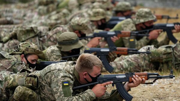 Тренировка украинских добровольцев и английской армии в Южной Англии  - اسپوتنیک افغانستان  