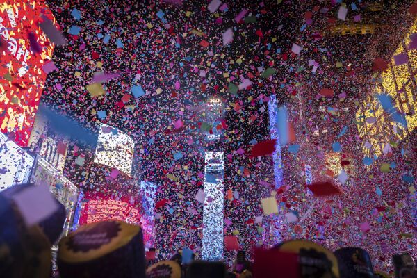 میدان تایمز نیویورک در هنگام تحویل سال نو میلادی 1 جنوری 2023 - اسپوتنیک افغانستان  