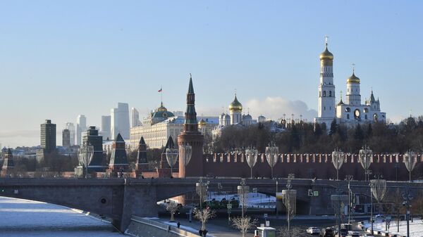 Вид на Кремль с Парящего моста в парке Зарядье в Москве - اسپوتنیک افغانستان  