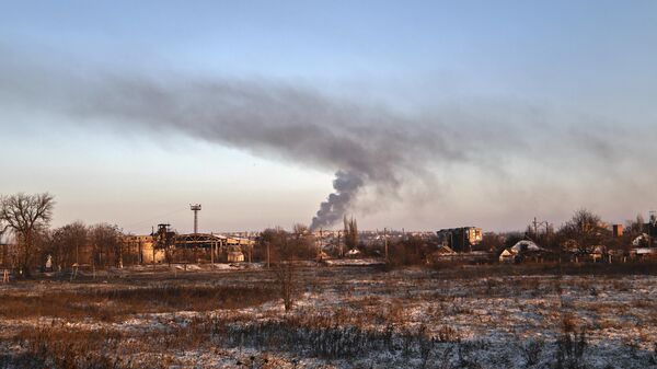 Дым над Соледаром в Донецкой области - اسپوتنیک افغانستان  