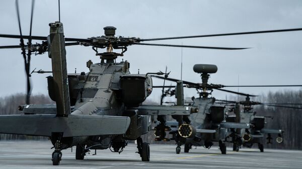 Американские вертолеты 20 AH-64D Apache на воздушной бащзе в Латвии - اسپوتنیک افغانستان  