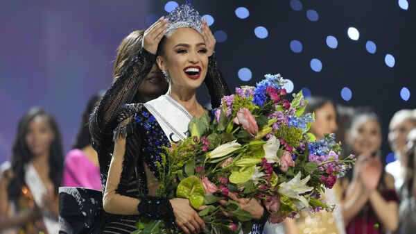 Победительница конкурса красоты Мисс Вселенная представительница США  Р’Бонни Габриэль - اسپوتنیک افغانستان  