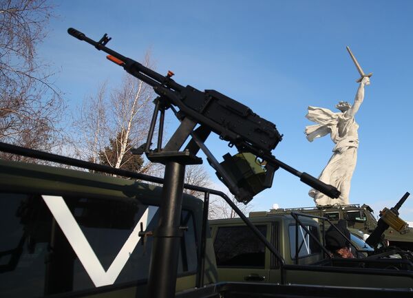 تجهیزات نظامی در Mamaev Kurgan قبل از اعزام یک گروه از داوطلبان &quot;استالینگراد&quot; به منطقه عملیات ویژه نظامی. - اسپوتنیک افغانستان  