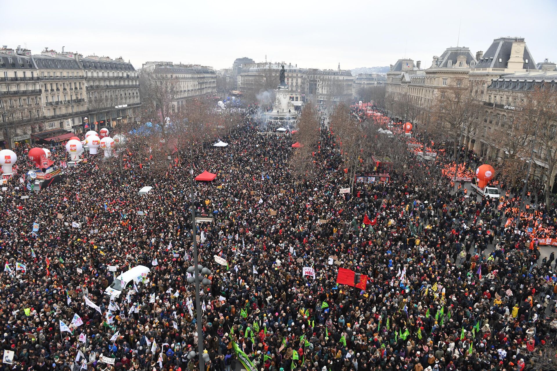 Демонстранты на площади Республики во время митинга против новой пенсионной реформы в Париже - اسپوتنیک افغانستان  , 1920, 21.01.2023