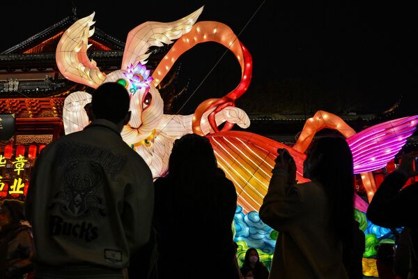 نورپردازی جشن در باغ یو یوان در شانگهای. - اسپوتنیک افغانستان  