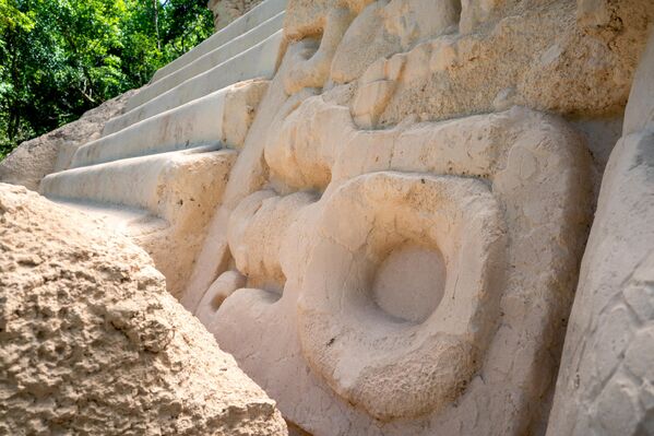 نمایی از معبد پنجه جگوار در سایت باستانی ال میرادور در سن آندرس، پتن، 650 کیلومتری شمال شهر گواتمالا(عکس از کارلوس آلونزو / خبرگزاری فرانسه) - اسپوتنیک افغانستان  